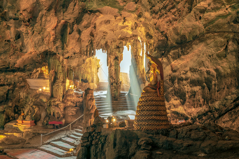 สถานที่ขอหวย วัดเขาถ้ำหลวง 2566
